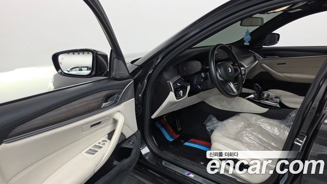 BMW 5-Series 2020 — photo 13