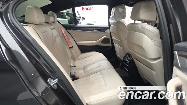 BMW 5-Series 2020 — photo 17