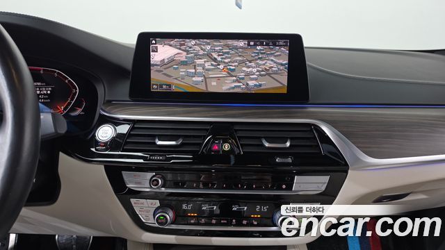 BMW 5-Series 2020 — photo 18