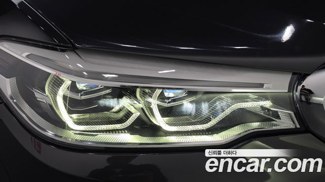BMW 5-Series 2020 — photo 8