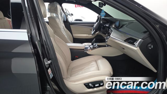 BMW 5-Series 2020 — photo 16