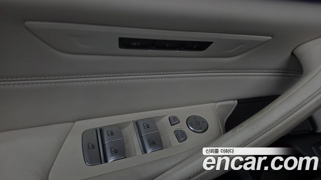 BMW 5-Series 2020 — photo 28