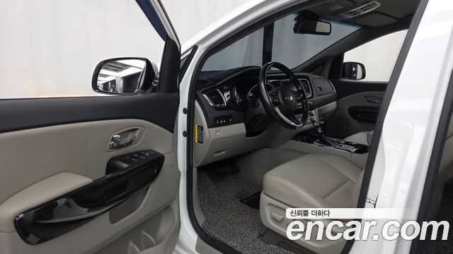 Kia Canival 2020 — photo 10