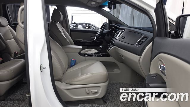 Kia Canival 2020 — photo 11