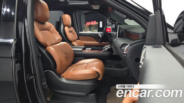 Lincoln Navigator 2021 — photo 11