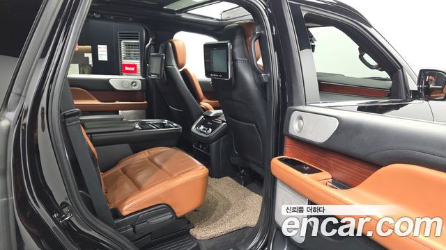 Lincoln Navigator 2021 — photo 12