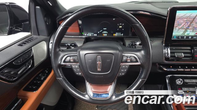 Lincoln Navigator 2021 — photo 13