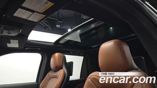 Lincoln Navigator 2021 — photo 17