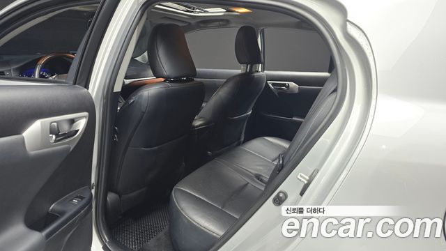 Lexus CT200h 2012 — photo 11