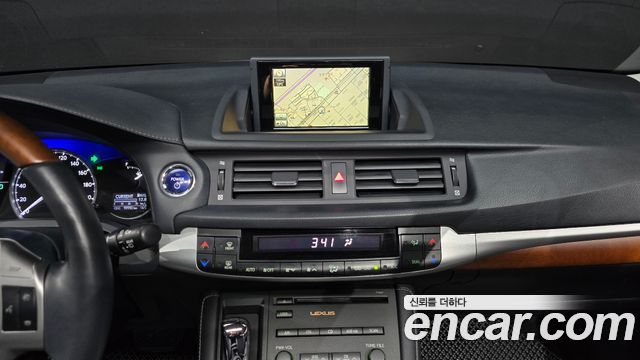 Lexus CT200h 2012 — photo 13
