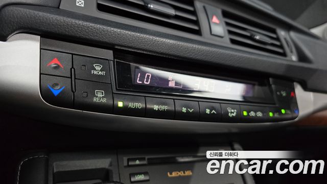 Lexus CT200h 2012 — photo 17