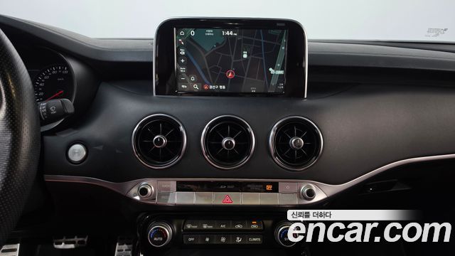 Kia Stinger 2018 — photo 19