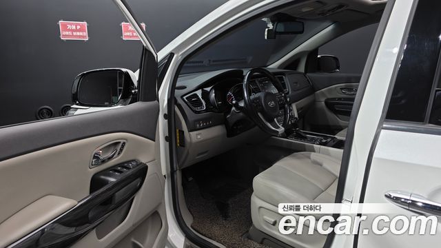 Kia Canival 2016 — photo 10
