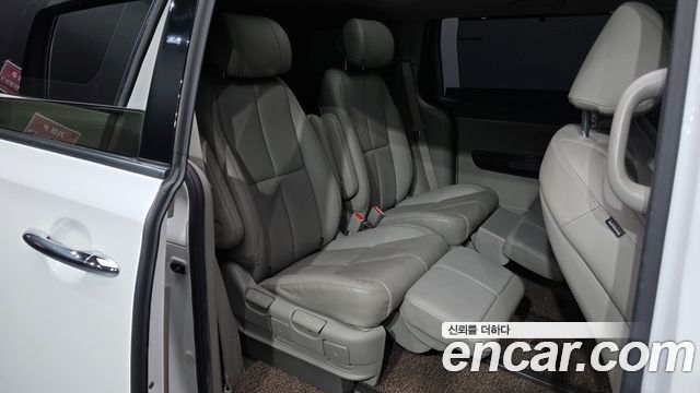Kia Canival 2016 — photo 12