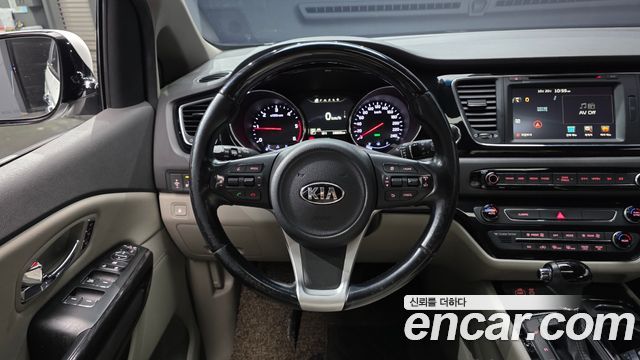 Kia Canival 2016 — photo 13
