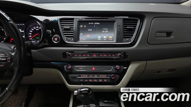 Kia Canival 2016 — photo 14