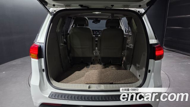 Kia Canival 2016 — photo 20