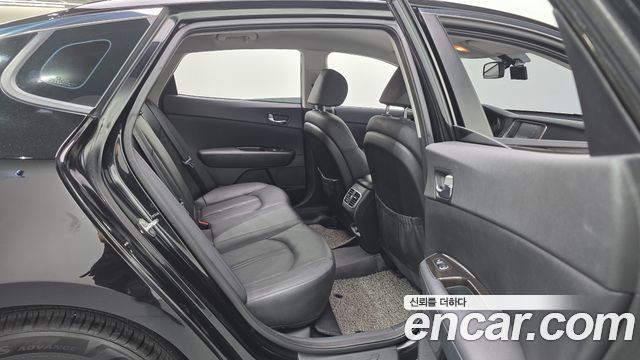 Kia K5 2019 — photo 17