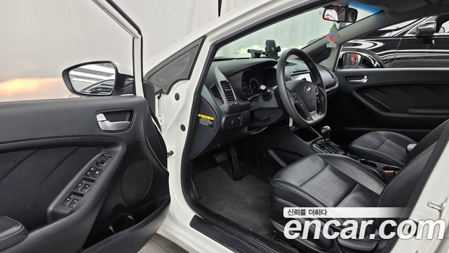 Kia K3 2016 — photo 13