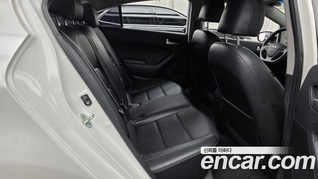 Kia K3 2016 — photo 17