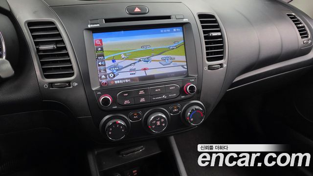Kia K3 2016 — photo 19