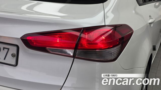 Kia K3 2016 — photo 9