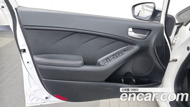 Kia K3 2016 — photo 14