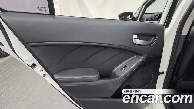 Kia K3 2016 — photo 15