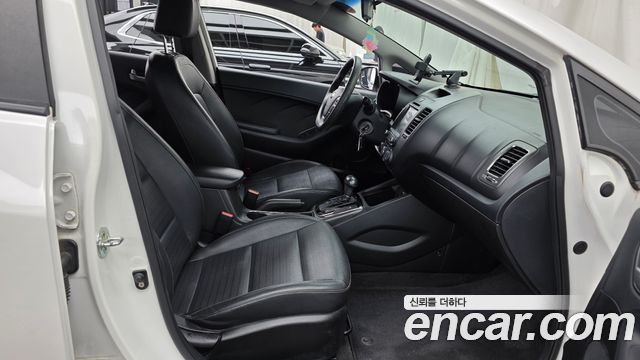 Kia K3 2016 — photo 16
