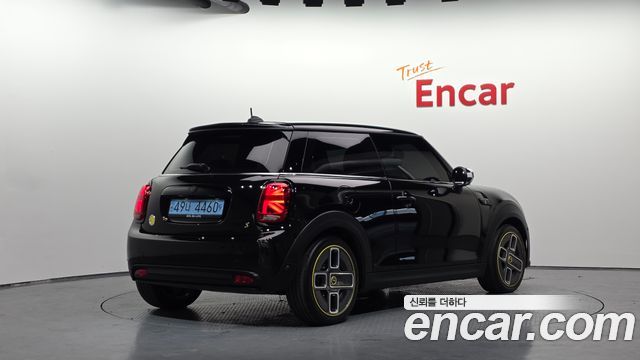 Mini Cooper 2022 — photo 2