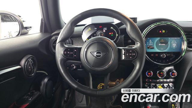 Mini Cooper 2022 — photo 18