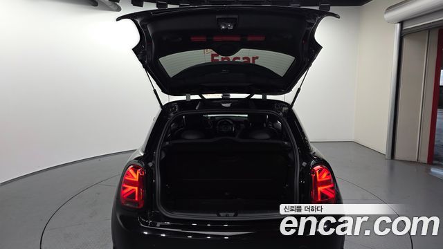 Mini Cooper 2022 — photo 26