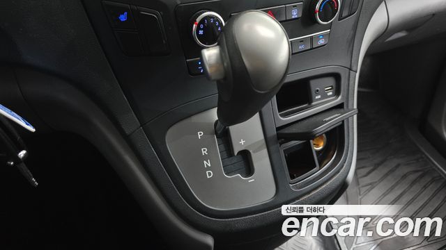 Hyundai Starex 2016 — photo 12