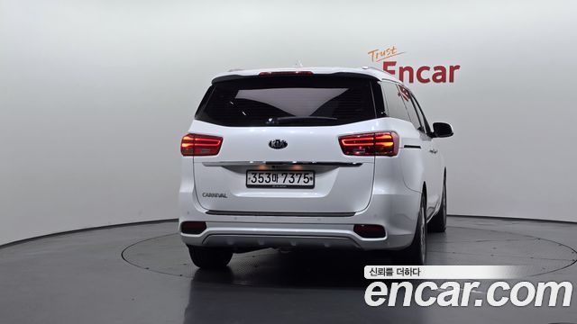Kia Canival 2020 — photo 4