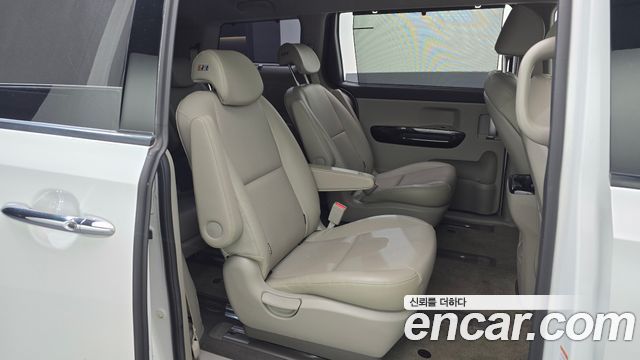 Kia Canival 2020 — photo 17