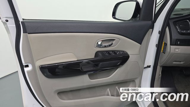 Kia Canival 2020 — photo 14