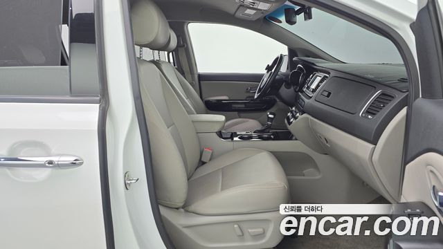 Kia Canival 2020 — photo 16