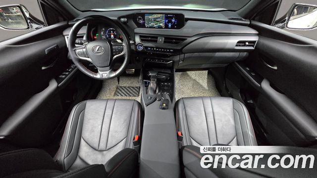 Lexus UX 2020 — photo 10