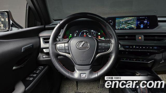 Lexus UX 2020 — photo 19