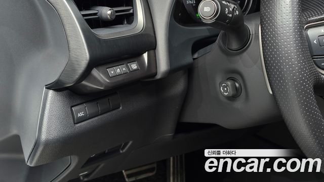 Lexus UX 2020 — photo 20