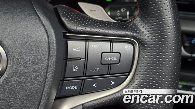 Lexus UX 2020 — photo 21