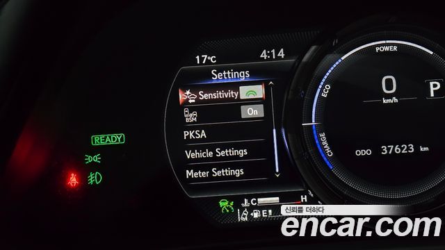 Lexus UX 2020 — photo 22