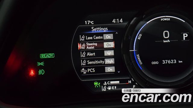 Lexus UX 2020 — photo 23