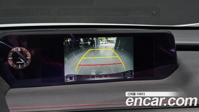 Lexus UX 2020 — photo 24