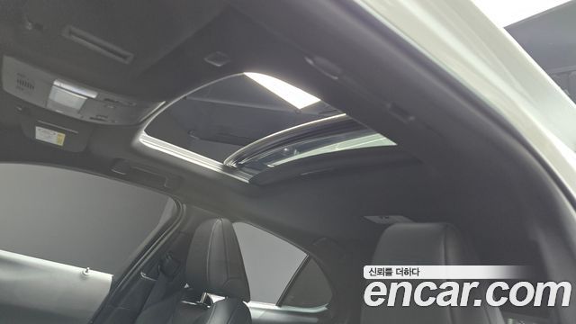 Lexus UX 2020 — photo 26