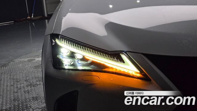 Lexus UX 2020 — photo 8