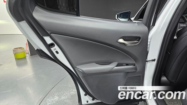 Lexus UX 2020 — photo 15