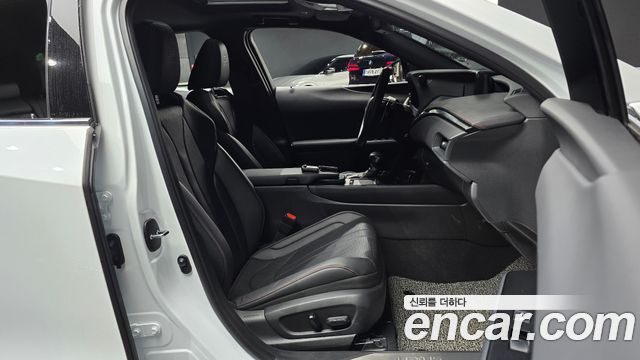 Lexus UX 2020 — photo 16