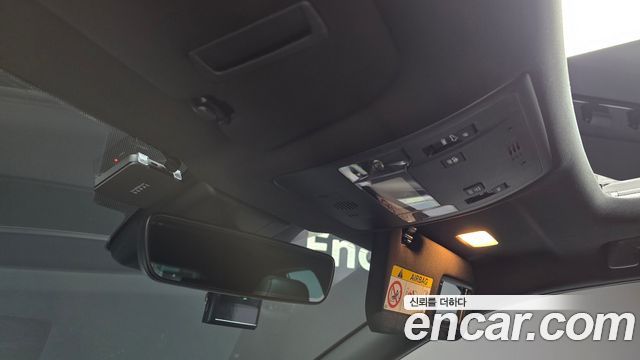 Lexus UX 2020 — photo 28