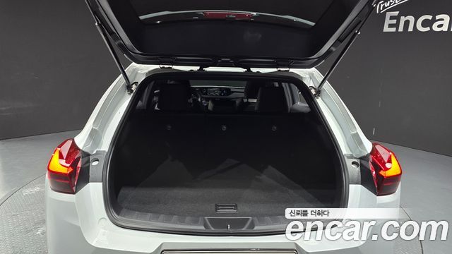 Lexus UX 2020 — photo 30